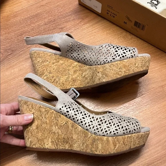 Trask Women's Patti Metallic Sandals - Picture 2 of 7